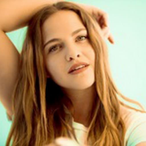 María R.